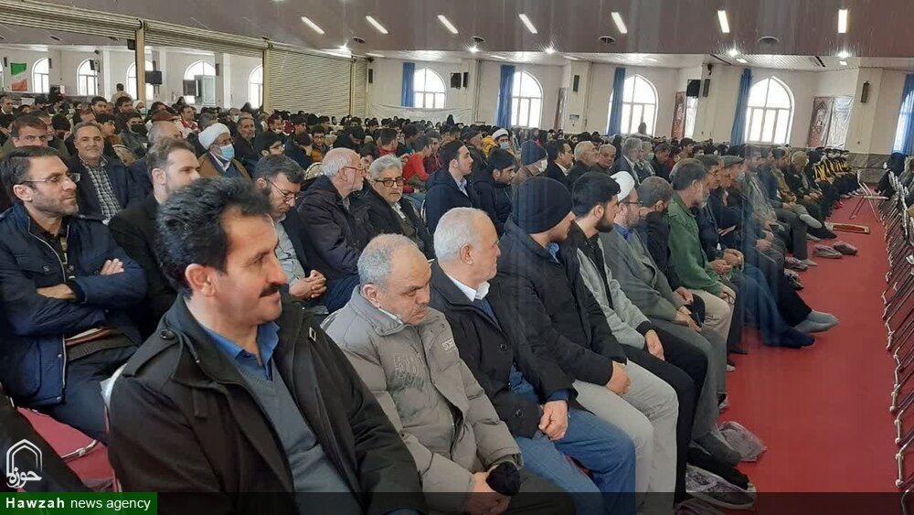 روحانیت همواره پیشقراول مبارزه و جهاد بودند / تقدیم ۱۴ شهید روحانی توسط مردم نهاوند به انقلاب اسلامی