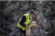 तुर्की में आए हुए भूकंप के मलबे में दबे हुए कुरआन को जमा किया जा रहा हैं