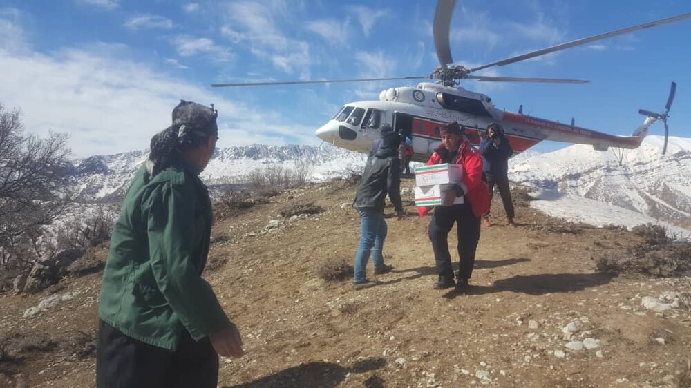 امدادرسانی هلال احمر کهگیلویه و بویراحمد به روستاهای برف گیر