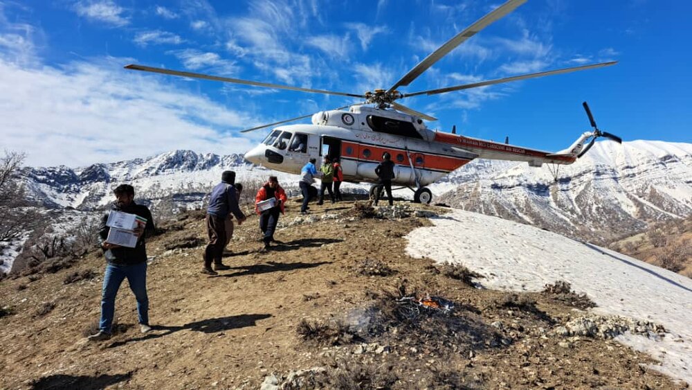 امدادرسانی هلال احمر کهگیلویه و بویراحمد به روستاهای برف گیر