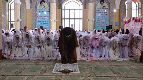 مراسم جشن تکلیف دختران دانش‌آموز با حضور نماینده رهبر معظم انقلاب اسلامی در استان البرز