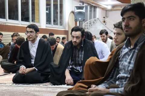 تصاویر/ نشست عمومی مدیر مدرسه علمیه امام خمینی (ره) ارومیه با طلاب این مدرسه