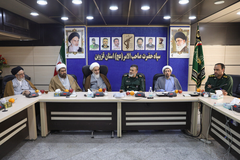 دیدار مدیر حوزه علمیه قزوین با فرماندهی سپاه صاحبالامر+ عکس