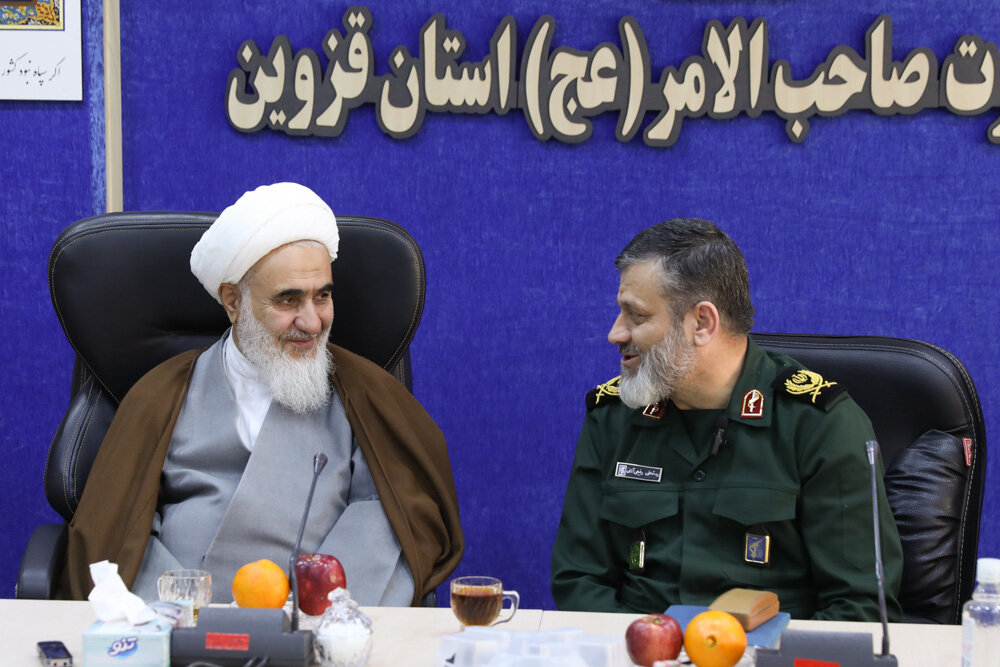 دیدار مدیر حوزه علمیه قزوین با فرماندهی سپاه صاحبالامر+ عکس