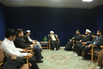 در نقدها و بیان مشکلات جامعه، وجاهت کشور حفظ شود