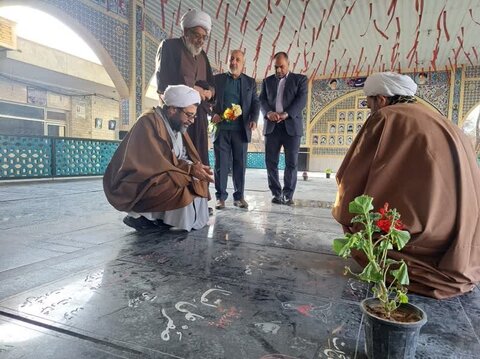 مدیر حوزه علمیه خواهران کشور با حضور در امامزاده سید علی اصغر علیه السلام در شهرستان ساوه با آرمان های شهدا تجدید میثاق کرد.