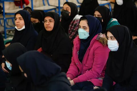 تصاویر / دیدار صمیمانه نماینده ولی فقیه در استان قزوین با دانشآموزان دبیرستان دخترانه پگاه