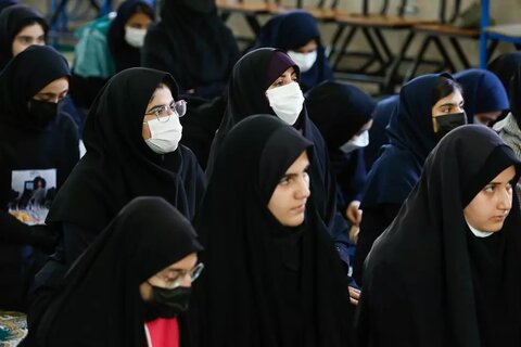 تصاویر / دیدار صمیمانه نماینده ولی فقیه در استان قزوین با دانشآموزان دبیرستان دخترانه پگاه