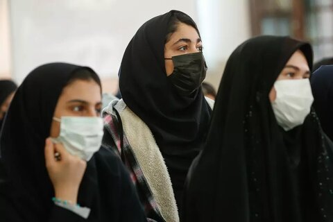 تصاویر / دیدار صمیمانه نماینده ولی فقیه در استان قزوین با دانشآموزان دبیرستان دخترانه پگاه