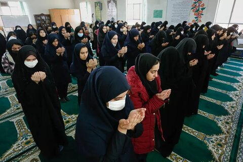 تصاویر / دیدار صمیمانه نماینده ولی فقیه در استان قزوین با دانشآموزان دبیرستان دخترانه پگاه