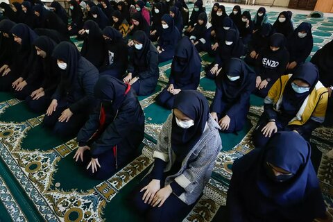 تصاویر / دیدار صمیمانه نماینده ولی فقیه در استان قزوین با دانشآموزان دبیرستان دخترانه پگاه