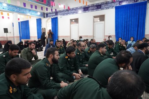 تصاویر جمعی از پاسداران سپاه شهرستان خرم آباد،با نماینده ولی فقیه در استان لرستان