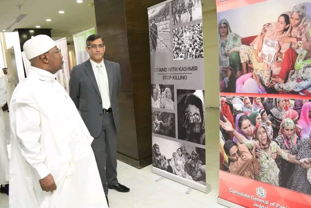 بازدید دبیرکل سازمان همکاری های اسلامی از نمایشگاه عکس جده