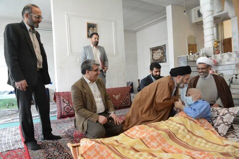 دیدار نماینده ولی فقیه در لرستان با برخی جانبازان استان