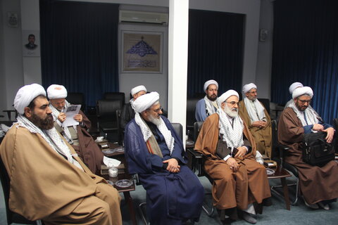 تصاویر / تجلیل از روحانیان جانباز استان توسط امام جمعه قزوین
