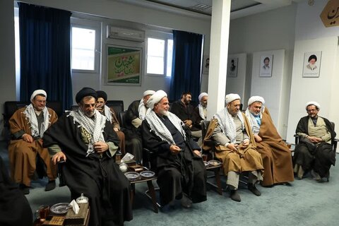 تصاویر / تجلیل از روحانیان جانباز استان توسط امام جمعه قزوین