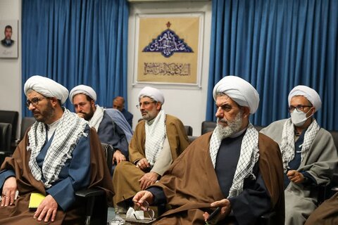 تصاویر / تجلیل از روحانیان جانباز استان  توسط امام جمعه قزوین