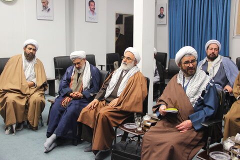 تصاویر / تجلیل از روحانیان جانباز استان توسط امام جمعه قزوین