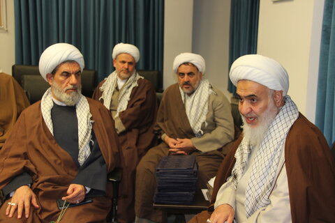 تصاویر / تجلیل از روحانیان جانباز استان توسط امام جمعه قزوین