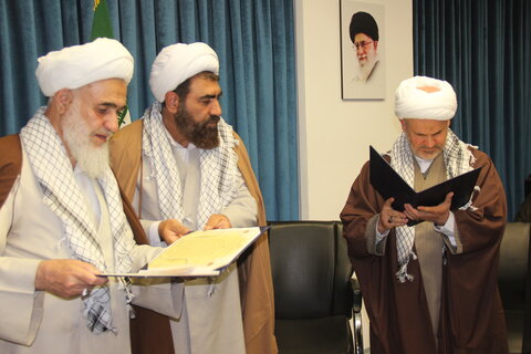 تصاویر / تجلیل از روحانیان جانباز استان توسط امام جمعه قزوین