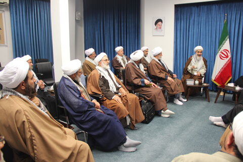 تصاویر / تجلیل از روحانیان جانباز استان توسط امام جمعه قزوین