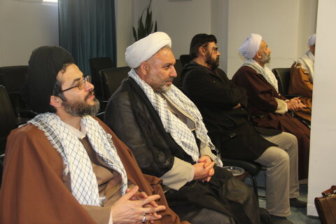 تصاویر / تجلیل از روحانیان جانباز استان توسط امام جمعه قزوین