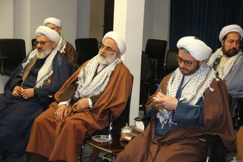 تصاویر / تجلیل از روحانیان جانباز استان توسط امام جمعه قزوین