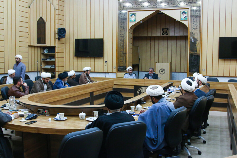 دکتر جوکار در جمع روحانیون و اساتید حوزه علمیه