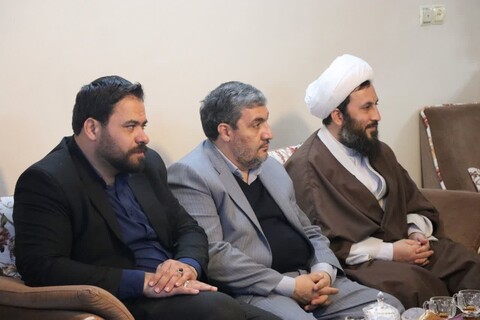 تصاویر/ دیدار امام جمعه شهرستان خوی با خانواده بسیحی شهید محمد ابراهیمی