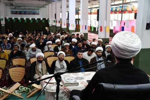 تصاویر/  همایش آشنایی طلاب نجف آباد با صحیفه سجادیه