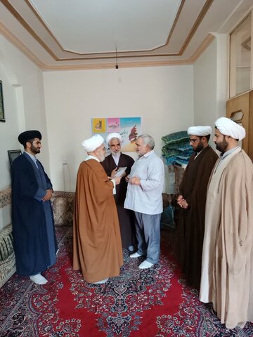 تصاویر از دیدار مدیر مدرسه علمیه امام رضا(ع) پلدختر با جانبازان و ایثارگران شهرستان