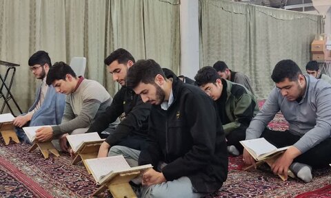 تصاویر / محفل انس با قرآن در مدرسه شیخ الاسلام قزوین