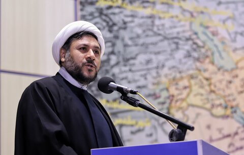حوزه علمیه پاسخگوی همه مسائل جهان معاصر است حجت الاسلام قنبری معاون ارتباطات و بین الملل جامعةالمصطفی