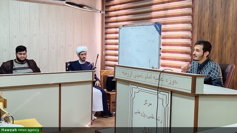 بالصور/ إقامة ندوة علمية في مدرسة الإمام الخميني (ره) العلمية في مدينة أرومية شمالي غرب إيران