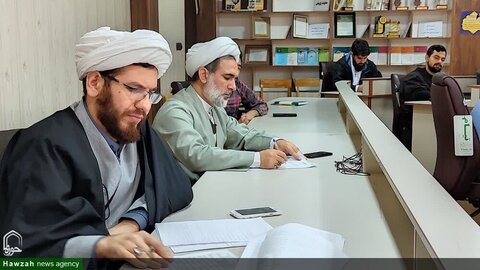 بالصور/ إقامة ندوة علمية في مدرسة الإمام الخميني (ره) العلمية في مدينة أرومية شمالي غرب إيران