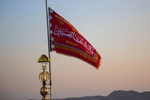 تعویض پرچم مسجد جمکران