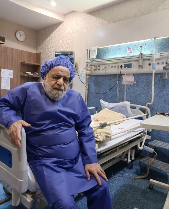 استاد نجم الدین طبسی در بیمارستان بستری شد + عکس