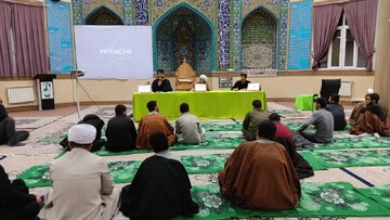 تصاویر/ کرسی آزاد اندیشی در مدرسه علمیه امام علی علیه السلام سلماس