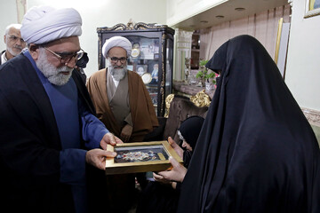 تصاویر/ دیدار تولیت آستان قدس رضوی با خانواده شهید علی هاشمی