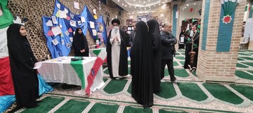 امام جمعه کاشان به دبیرستان فاطمه زهرا(س) رفت