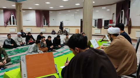 تصاویر/ کرسی آزاد اندیشی در مدرسه علمیه امام علی علیه السلام سلماس