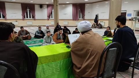 تصاویر/ کرسی آزاد اندیشی در مدرسه علمیه امام علی علیه السلام سلماس