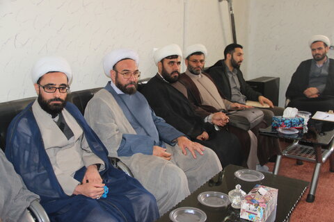 تصاویر / نشست مدیر حوزه علمیه قزوین با روحانیون شهرستان بویین زهرا