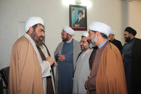 تصاویر / نشست مدیر حوزه علمیه قزوین با روحانیون شهرستان بویین زهرا
