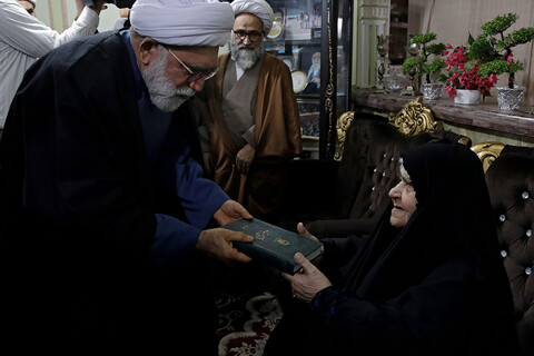 تصاویر/ دیدار تولیت آستان قدس رضوی با خانواده شهید علی هاشمی