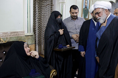 تصاویر/ دیدار تولیت آستان قدس رضوی با خانواده شهید علی هاشمی