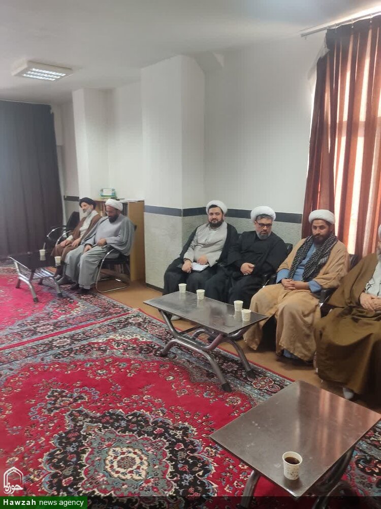 نشست مسئولان حوزوی ملایر با موضوع پذیرش حوزه علمیه + عکس