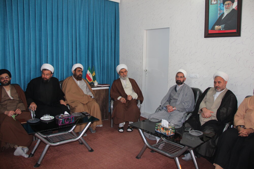 نشست روحانیون بویین زهرا با مدیر حوزه علمیه استان قزوین