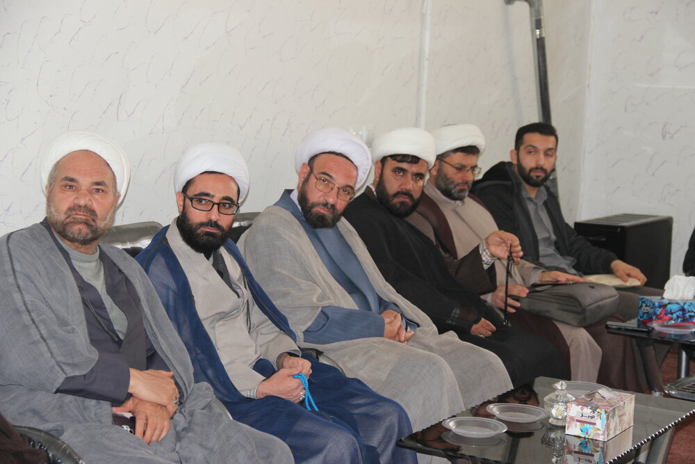 نشست روحانیون بویین زهرا با مدیر حوزه علمیه استان قزوین 