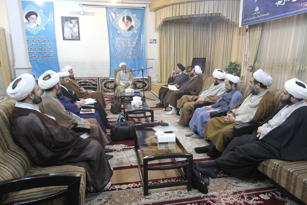 نمایندگی طلاب مسئولیت است و باید پاسخگو باشیم